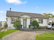 5 BEDROOM, ARCHITECT DESIGNED HOME 5 BEDROOM, ARCHITECT DESIGNED HOME
