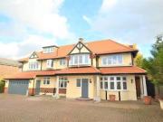5 Bedrooms Detached house for rent in Hainault Road,...