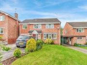 5 Bedrooms Detached house for sale in Badgers Croft,...