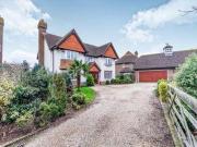 5 Bedrooms Detached house for sale in Doves Croft,...