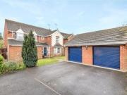 5 Bedrooms Detached house for sale in Farriers Close,...