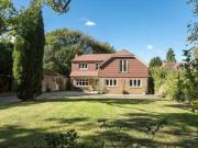 5 Bedrooms Detached house for sale in Hambledon Road,...
