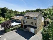 5 Bedrooms Detached house for sale in Heaton Park...
