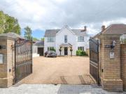 5 Bedrooms Detached house for sale in London Road,...