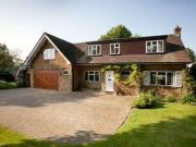 5 Bedrooms Detached house for sale in Pipers Lane, Great...
