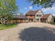 5 Bedrooms Detached house for sale in Pluckley Road,...