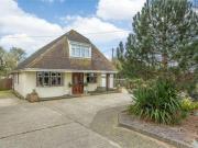 5 Bedrooms Detached house for sale in Steeple Road,...