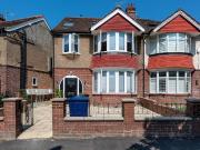 5 Bedrooms Flat for Rent in East Acton | Foxtons