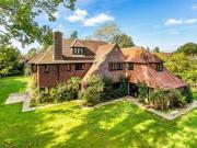 5 Bedrooms for rent in Cobham Way, East Horsley,...