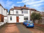 5 Bedrooms for sale in Finchley Lane, Hendon NW4