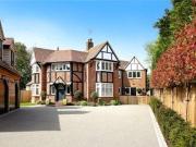 5 Bedrooms for sale in Manor Close, Penn, High Wycombe,...