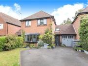 5 Bedrooms Link detached house for sale in Emmbrook...