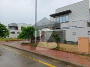 5 Bedrooms Luxurious Villa For RENT, Near Main Entrance...