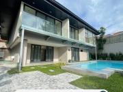 5 Bedrooms Modern House at Ayala Alabang Village for...