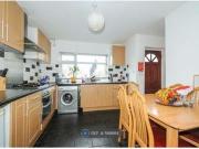 5 Bedrooms Semi detached house for rent in Cricket Road,...