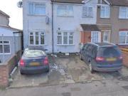 5 Bedrooms Semi detached house for rent in Laburnum...