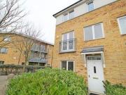 5 Bedrooms Semi detached house for rent in Taywood Road,...