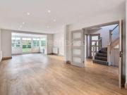 5 Bedrooms Semi detached house for rent in Vivian Way,...