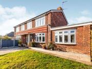 5 Bedrooms Semi detached house for sale in Barnhurst...