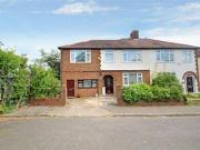 5 Bedrooms Semi detached house for sale in Field End...