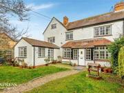 5 Bedrooms Semi detached house for sale in Kings Lane,...