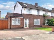 5 Bedrooms Semi detached house for sale in Lodge Close,...
