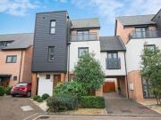 5 Bedrooms Semi detached house for sale in Neath Farm...