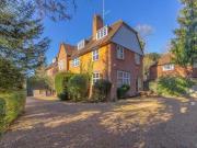 5 Bedrooms Semi detached house for sale in Puttenham...