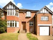 5 Bedrooms Semi detached house for sale in Valley Drive,...