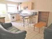 5 Bedrooms Terraced house for rent in Broadfields,...