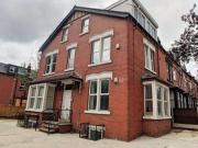 5 Bedrooms Terraced house for rent in Kirkstall Lane,...