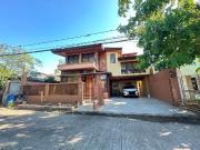 5 BEDROOMS THREE STOREY MODERN HOUSE FOR SALE IN BF...