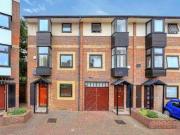 5 Bedrooms Town house for rent in Barnsfield Place,...