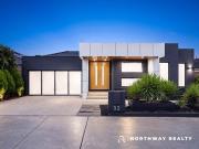 5 BEDROOOMS,2 MASTERS AND 2 KITCHENS!