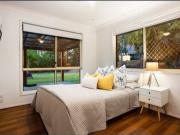 5 Beds and Pet friendly plus only 2 weeks Bond