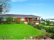 5 Burrows Avenue, Kanahooka House for rent Listed by...