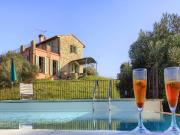 5 Camere da letto Casale Toscana In Vendita A9591mf0....