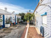 5 casas tradicionais e terreno à venda Praia da Manta...