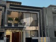 5 Marla Beautiful Modern Design Solid Constructed Villa...