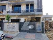 5 Marla Brand New House Available. For Sale in Faisal...