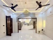 5 Marla Brand New Luxurious Modern Design Double Story...
