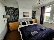 5 mins from city centre, bus link outside