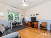 5 Minutes to CBD, Upstairs Unit in a Quiet Complex