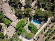 5 mn de Gordes: Grande maison dans la garrigue
