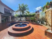 5 Suítes, Área Gourmet, Piscina, 800m² de Lazer e Conforto!