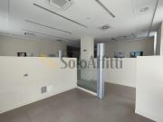 5 vetrine Piazza Monte Grappa 5 vani 200mq