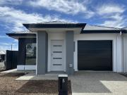 5 Vincira Crescent, Paralowie SA 5108 House For Rent |...