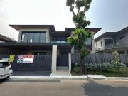 5BR House and Lot For Sale in BF Homes Inner Circle...