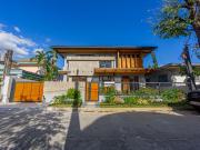5BR House For Sale in Capitol Hills Golf Subdvision