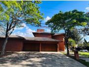 600 Área Útil Casa de Condomínio Alugar, 4 Dormitórios...